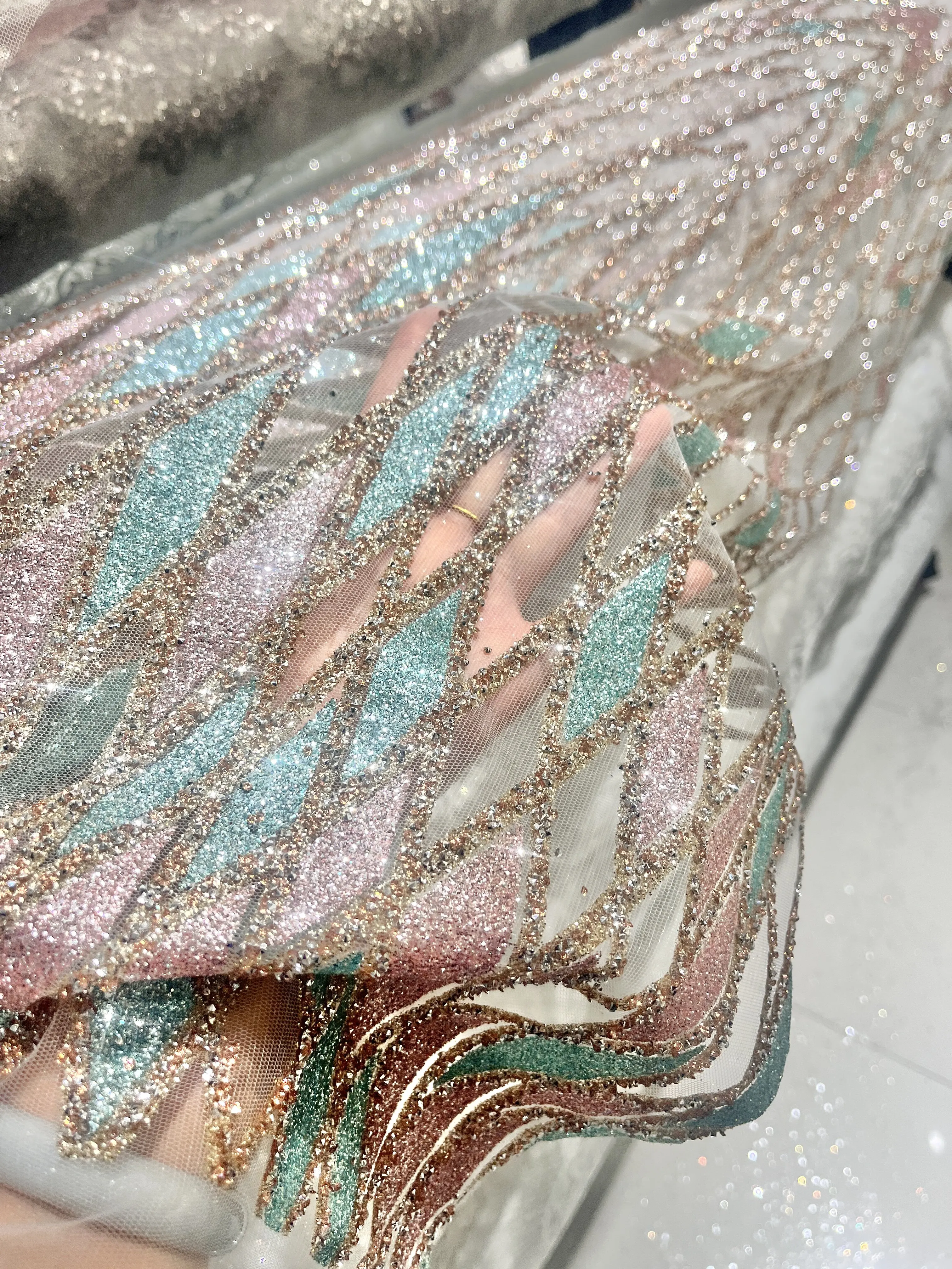 Luxuriöser Pailletten- und Perlenstickerei-Netzstoff, Premium-Spitzenmaterial für Hochzeitskleider, Abendroben und Haute Couture Näharbeiten