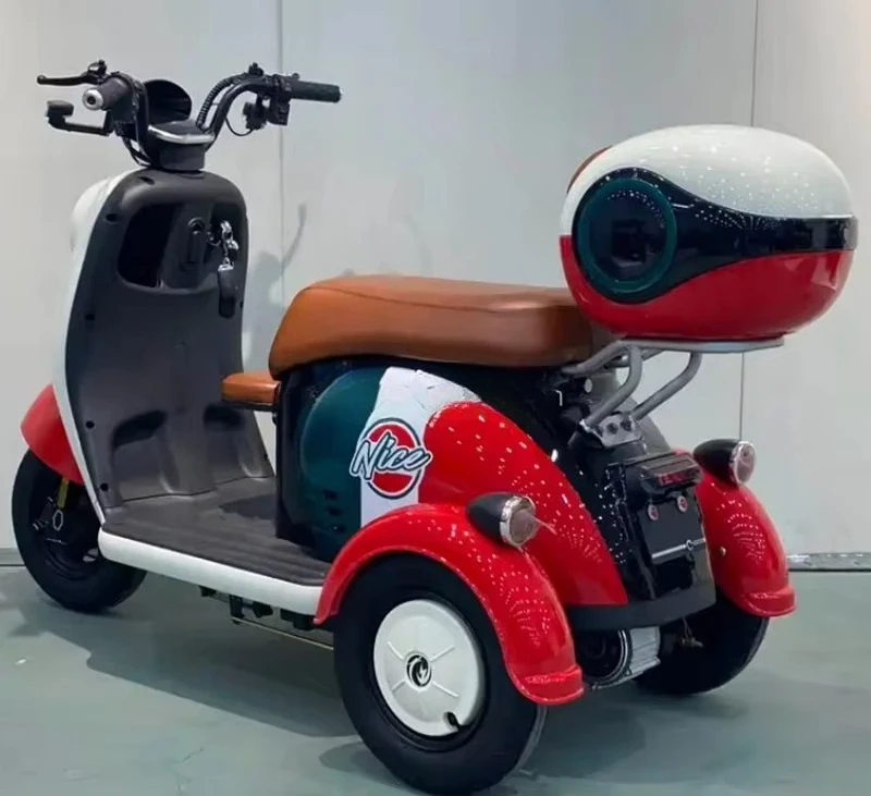QQA Electric tricycle with 3 wheels, 800 watt motor, 30-50 km range, easy to assemble design