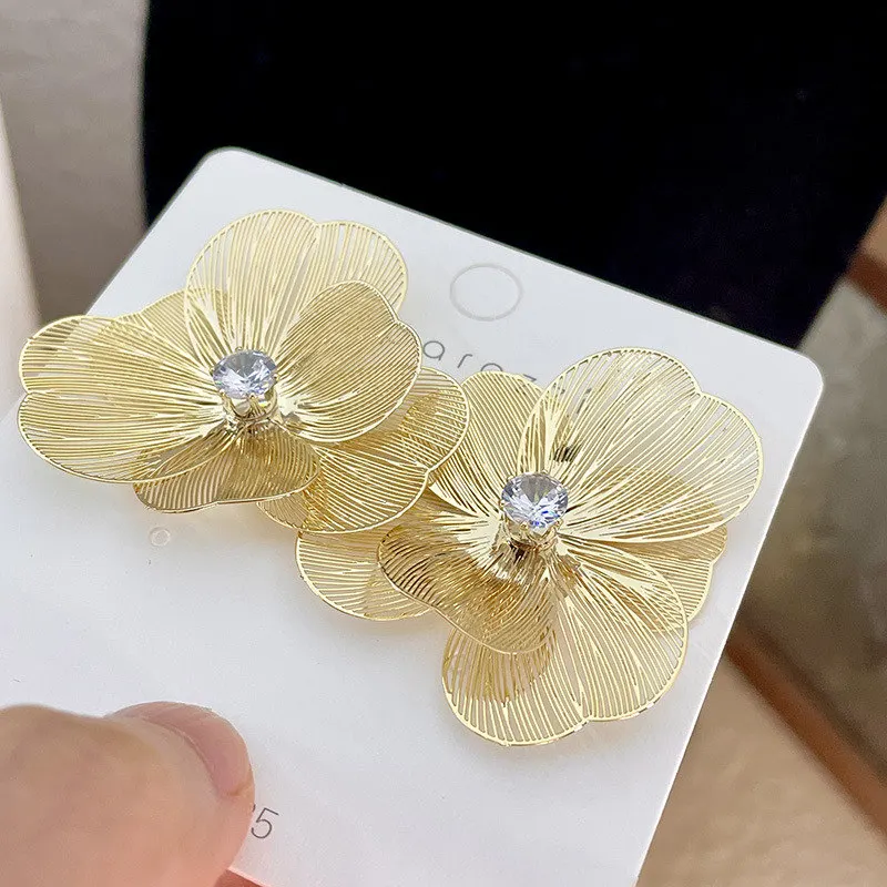 2024 Fashion Hollow Gold Color Metal Earrings for Women Large Exaggerated Flower Stud Earrings Jewelry Gifts Wholesale