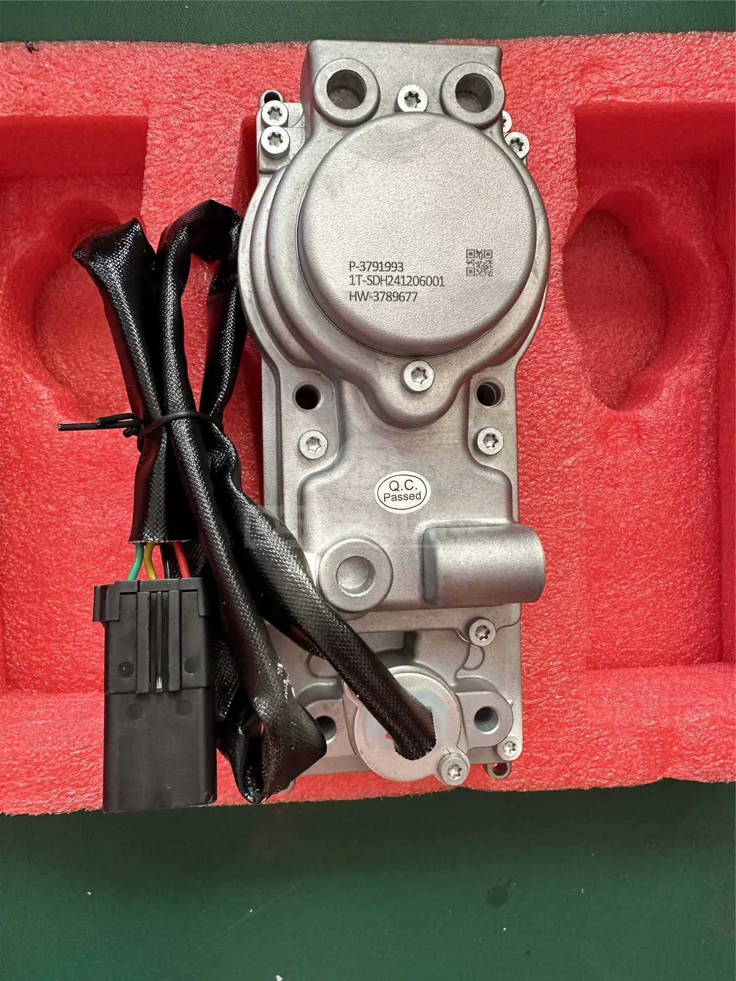 

Factory New 24 Volts ISX X15 VGT Turbo Electronic Actuator Kit 4034290 3791993