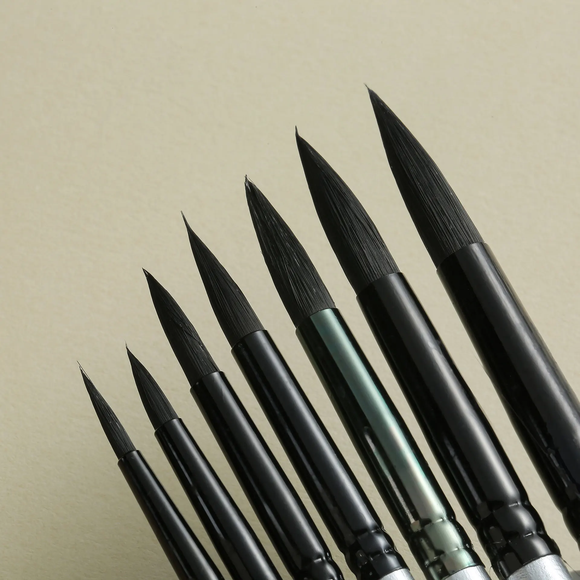 Pack of 7 round tip drawing outlining sketching doodling acrylic gouache watercolor chinese painting drawing brushes.