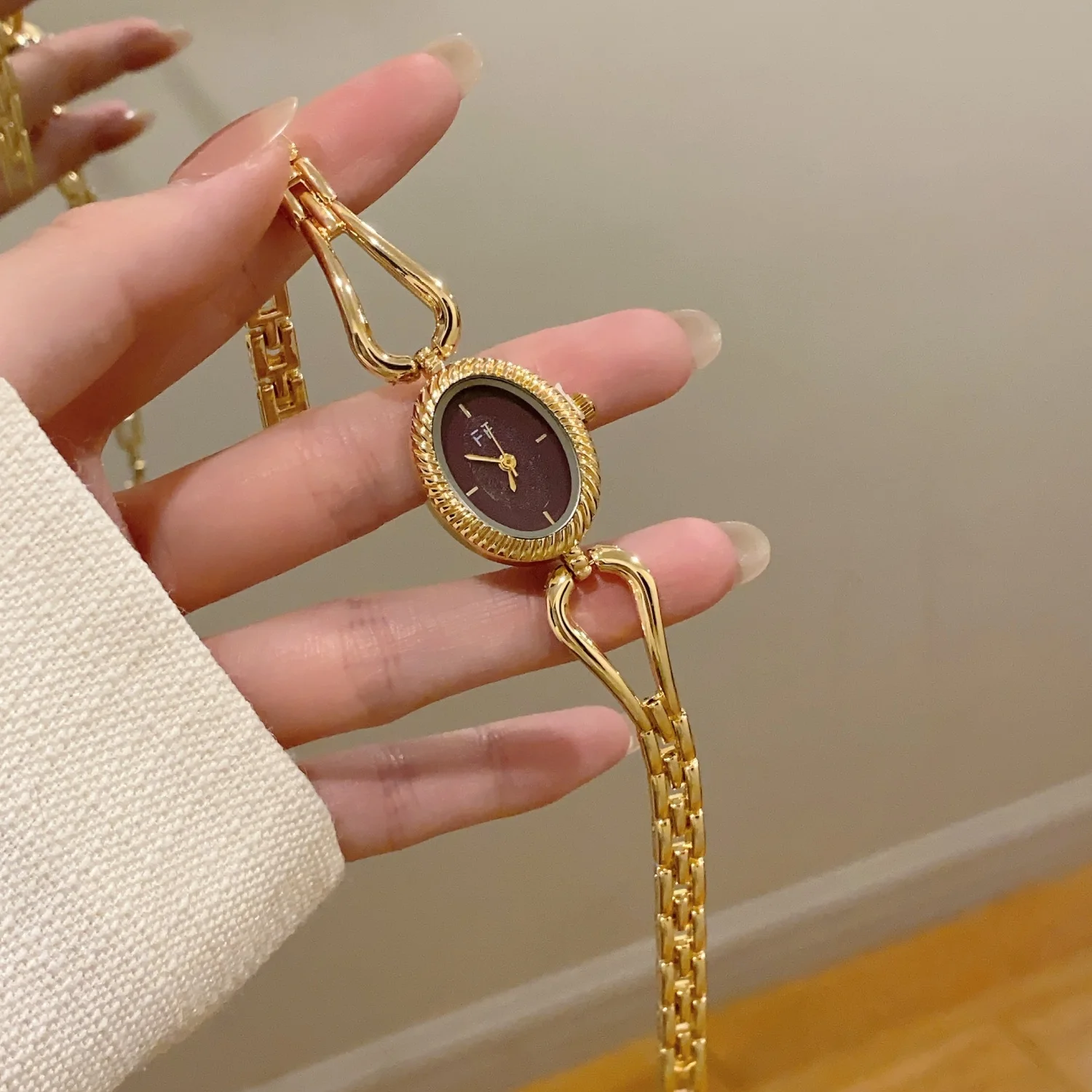 Gold High Quality Women Skeleton Bracelet Watches Elegant Fashion Oval Dial Quartz Wristwatches with Dress Relojes Para Mujer