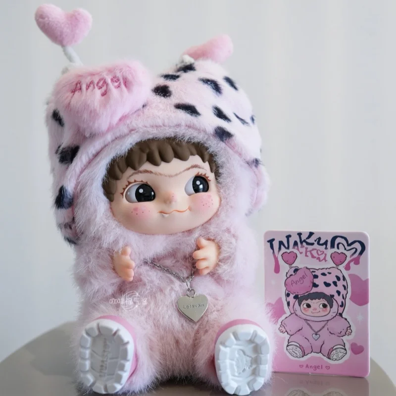 Limited Wakuku Blind Box Co-Branded Vinyl Pop Speelgoed Opknoping Kaart Leuke Gevoerd Plastic Poppen Speelgoed Ornamenten Sturen vriend Gift