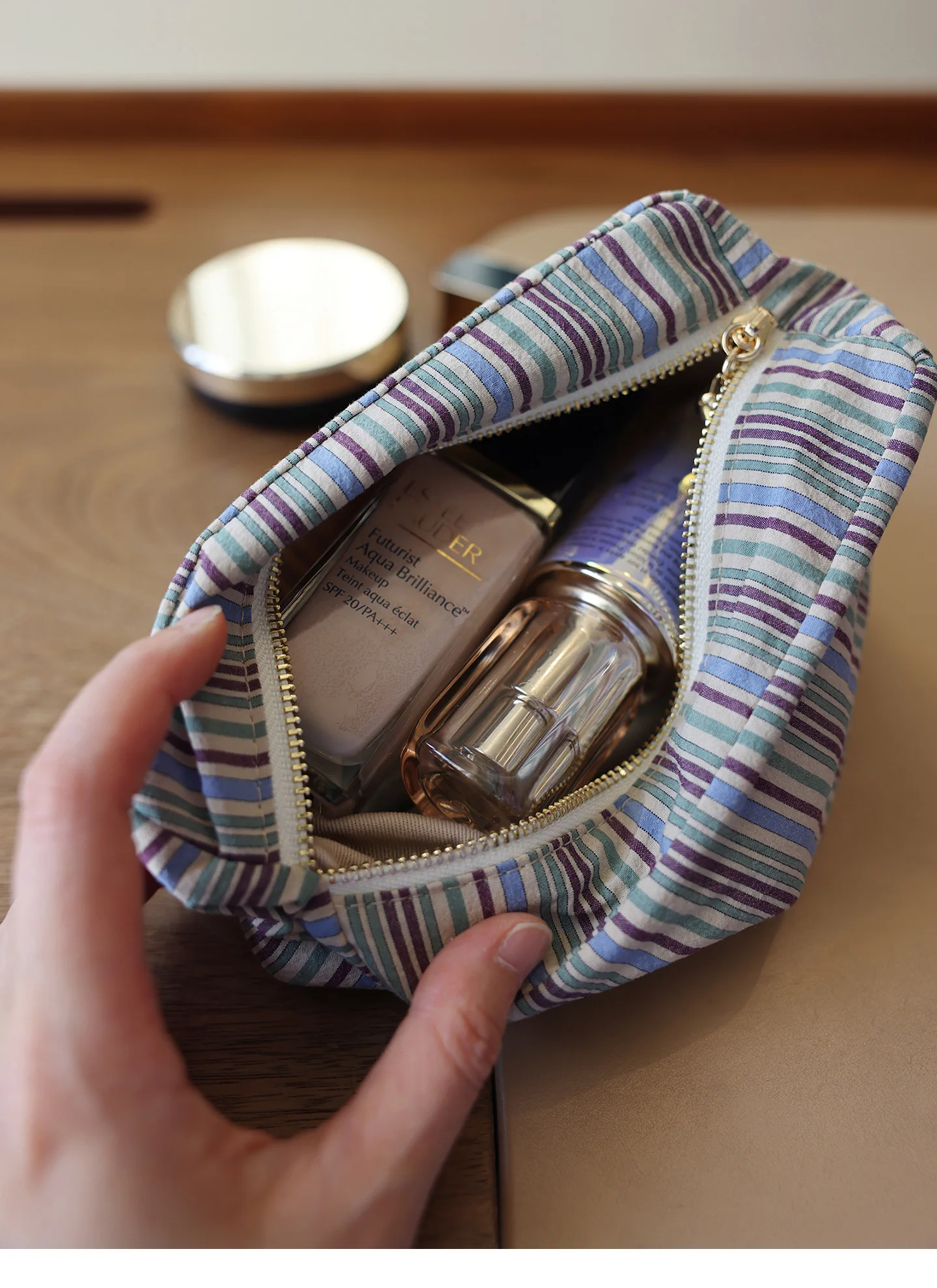 Kosmetiktasche mit farblich abgesetzten Streifen, großes Fassungsvermögen, tragbare Aufbewahrungstasche im japanischen Stil, multifunktionale Reisetasche für Toilettenartikel. – Detail 10