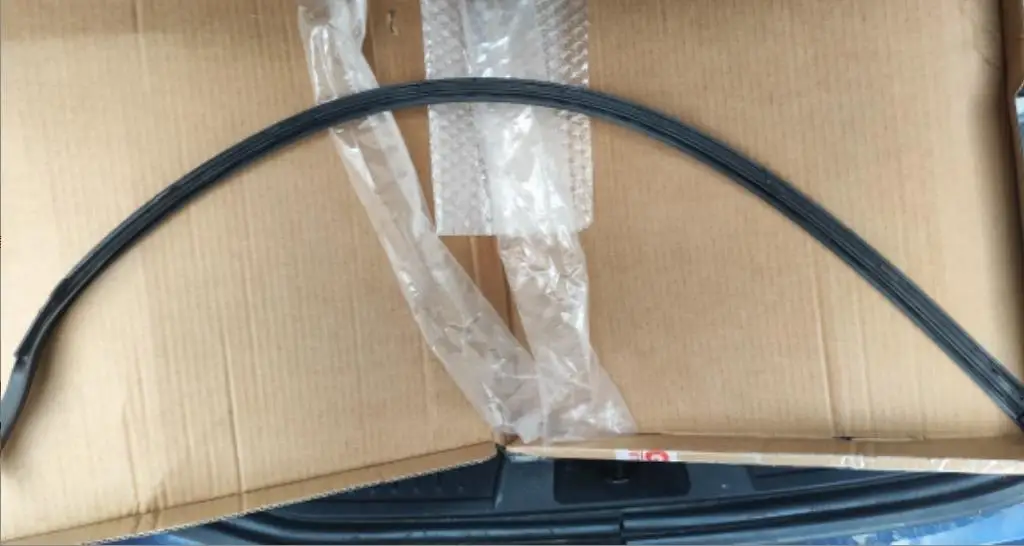 1 oder 2 Stück Vordere Äußere Windschutzscheiben-Seitengummiverkleidung für Ford Fiesta 2009-2014 Be8Z5403136A Schützende Wetterschutzleiste – Detail 2