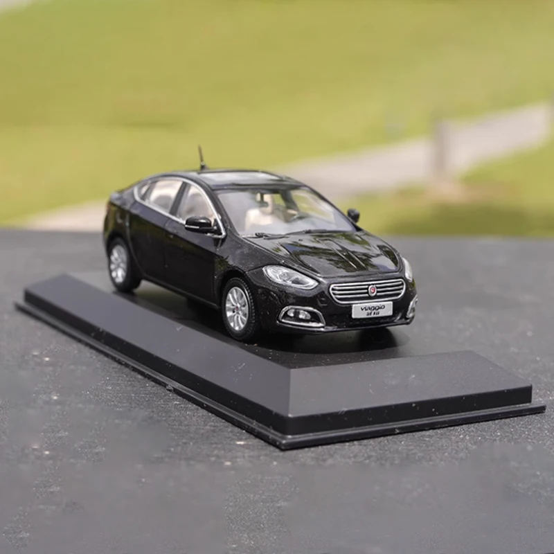 Diecast Viaggio 합금 자동차 모델 완제품 시뮬레이션 장난감 컬렉션 선물 장식 정적 모델 디스플레이, 1:43 체중계