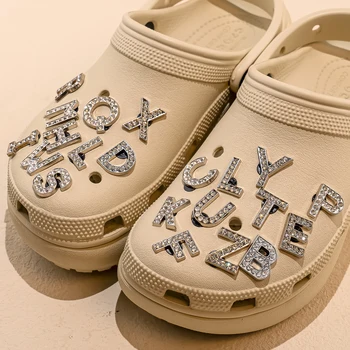 1 pz lettere argentate ciondoli per scarpe di lusso alfabeto decorazioni per scarpe spille per sandali da giardino donne ragazze regali di favore bling