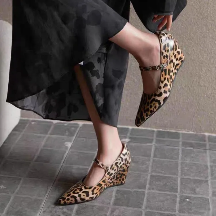 

Pointed Wedge Leopard Print Mary Jane Shoes for Women 2026 New Stylish Super Soft Flats with Single Strap and Thick Heels