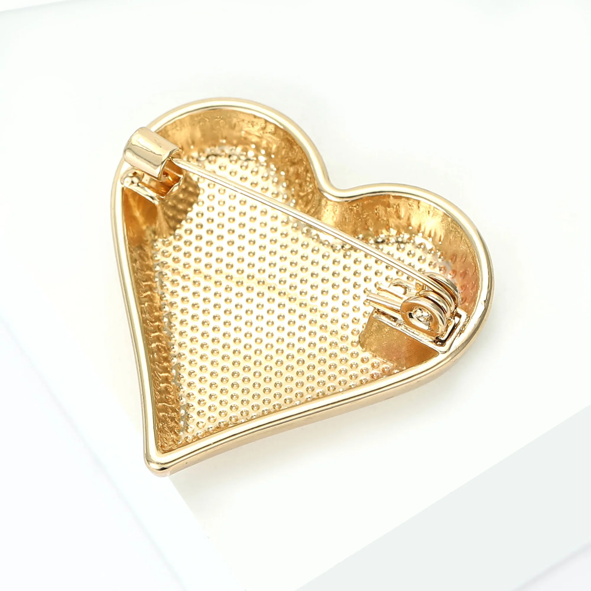 Romantische glänzende Liebesbroschen für Frauen, Unisex-Herz-Pins, für Freunde, Veranstaltungen, Partys, neue Geschenke, Schmuck, Dekoration, Accessoires – Detail 8