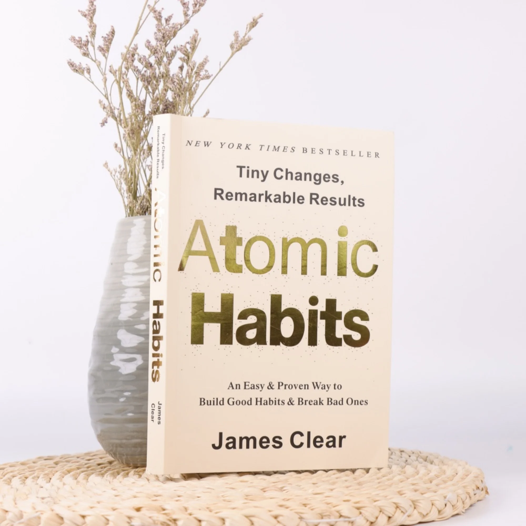 Por James Clear Una forma fácil y probada para construir buenos hábitos y romper los malas Autogestión Libros de autoprostrucción Habitos atómicos
