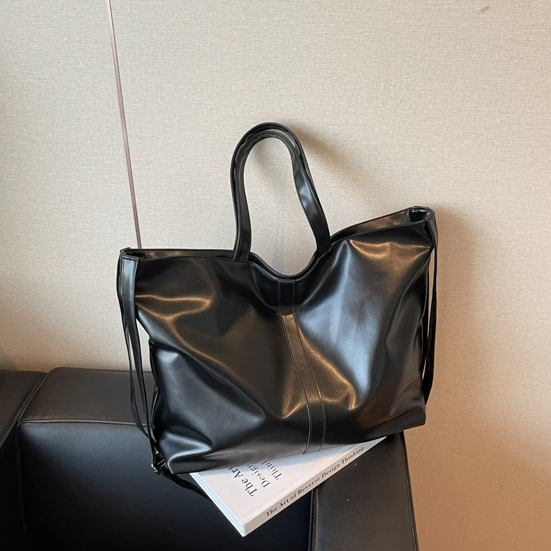 

2025 новые повседневные модные простые однотонные сумки на плечо из искусственной кожи, большие вместительные высококачественные стильные дизайнерские сумки-тоут для женщин