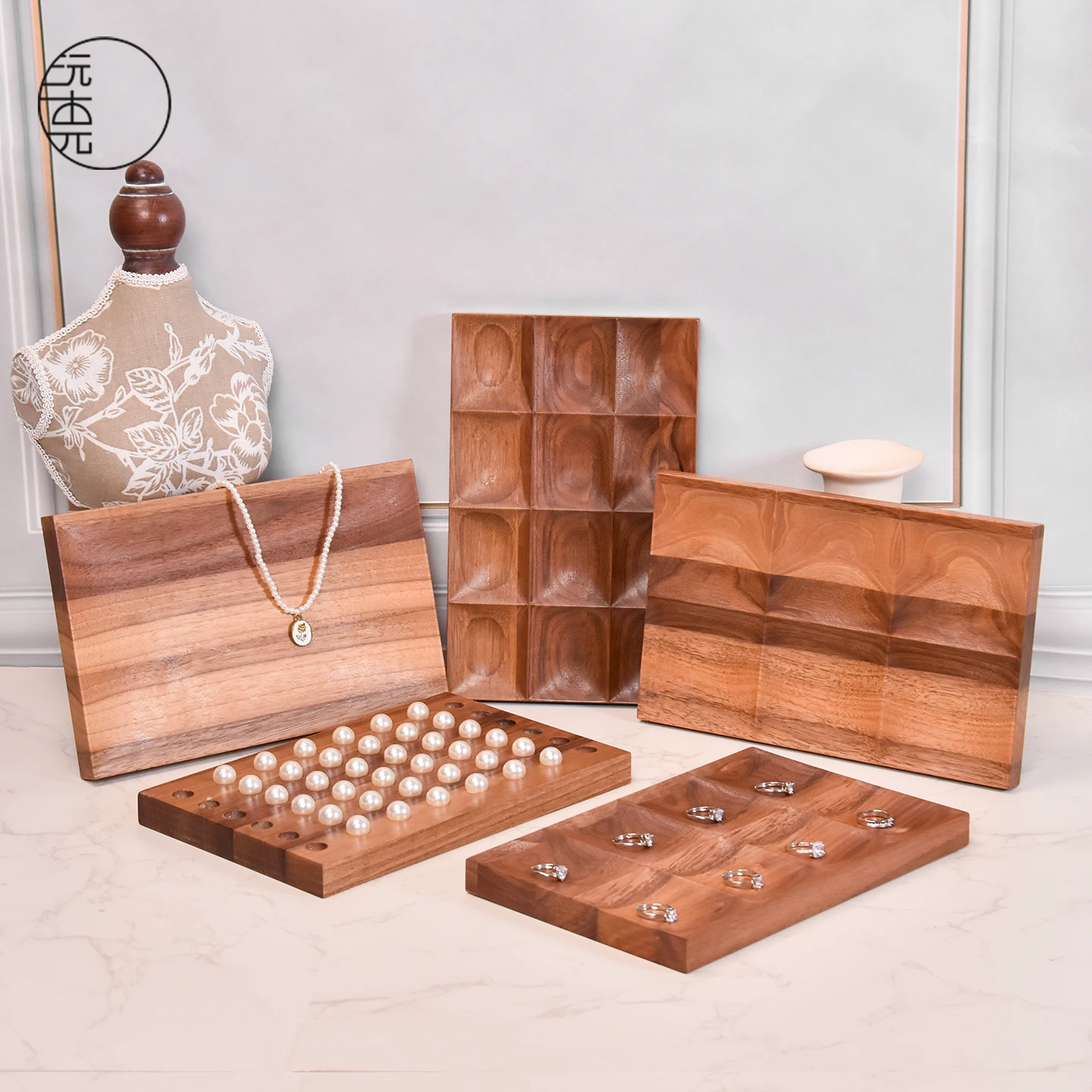 

Поднос для демонстрации ювелирных изделий из орехового дерева, ручная нить, голый бриллиант, круглая бусина, культурная игрушка, демонстрационный поднос для ювелирных изделий из цельного дерева