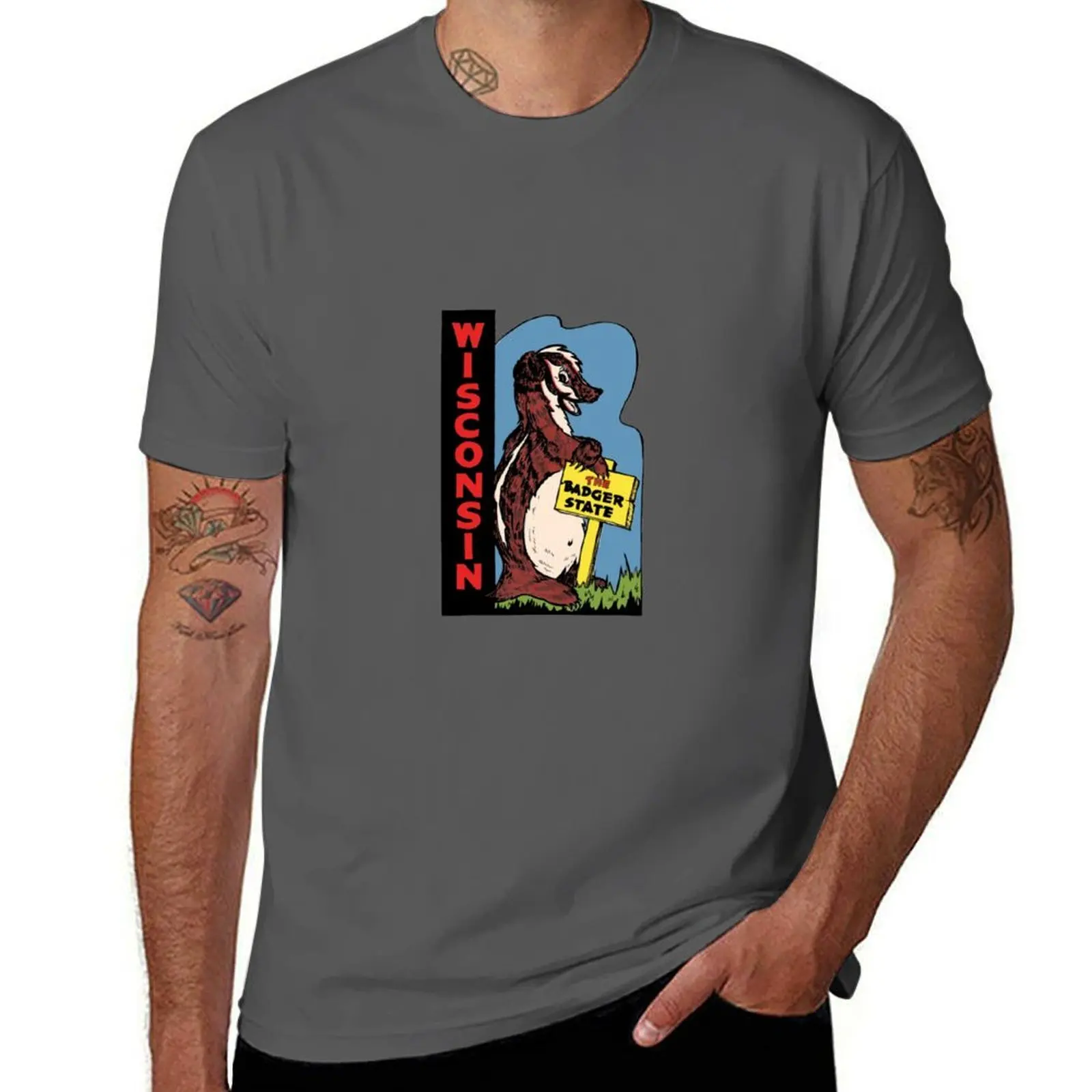Wisconsin Badger Vintage Travel Decal T-Shirt Work Wear Short Sleeve T-Shirt
