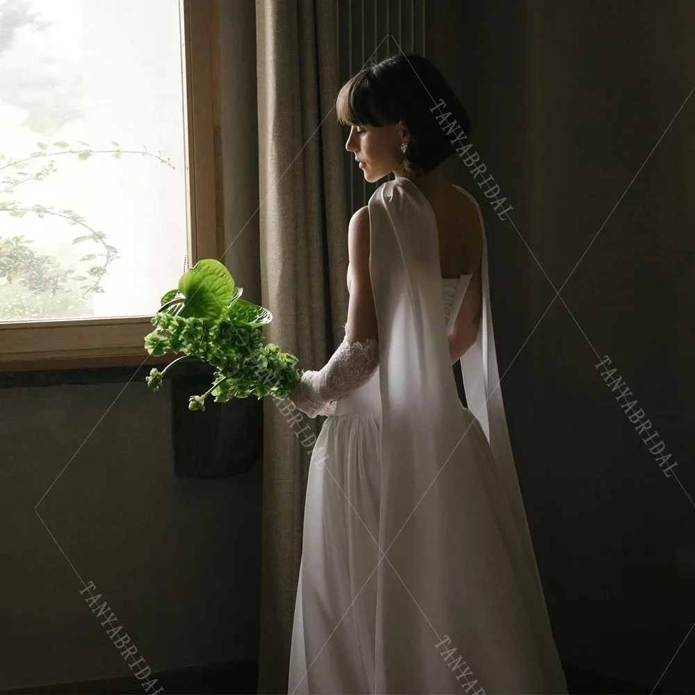 Maßgeschneidertes trägerloses Brautkleid aus Satin, ärmelloses Brautkleid mit Schnürung am Rücken, A-Linie, Sweep-Zug, elegantes Braut-Fotoshooting-Kleid