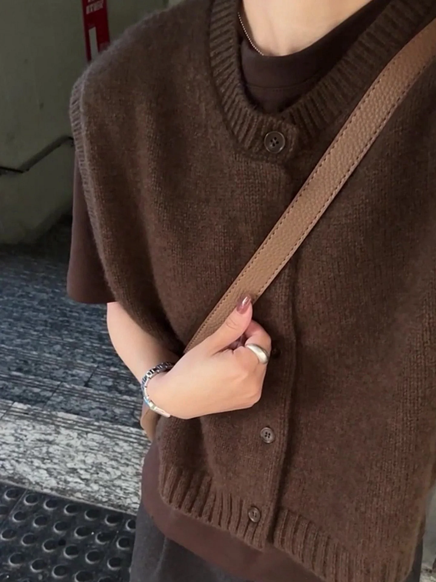 

Корейский свободный вязаный жилет в стиле ретро, однотонная многослойная верхняя одежда, модная женская куртка Svel, осень 2021, осень 2024,