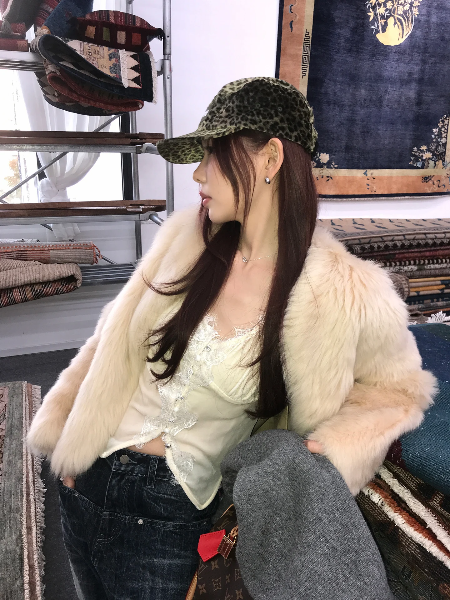 

Velvet Lace Splice V-Ne Csole Women's Faion Casual Sle Inner Wear Nylon Fabric Button Closure Regular Length