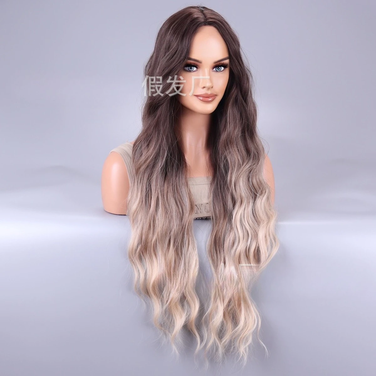 

Новый популярный бордовый средней длины вьющиеся женские длинные волосы большая волна вьющиеся волосы европейский и американский механизм розовый сетчатый парик