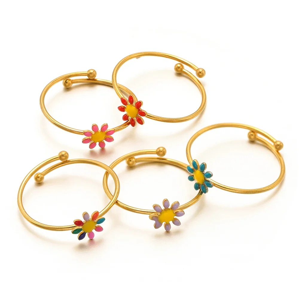 5pcs สแตนเลสสตีลปรับ Daisy ดอกไม้แหวนแฟชั่นผู้หญิงเครื่องประดับของขวัญฤดูร้อน 18 มม.เปิดแหวนคู่ขายส่ง
