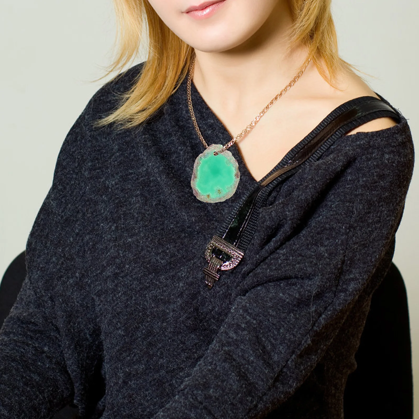 

15Pcs Colorful Natural Agate Slices Dyed Stone Pendant DIY Accessories Wind Chime Landscape Coasters Unique Wedding Decor