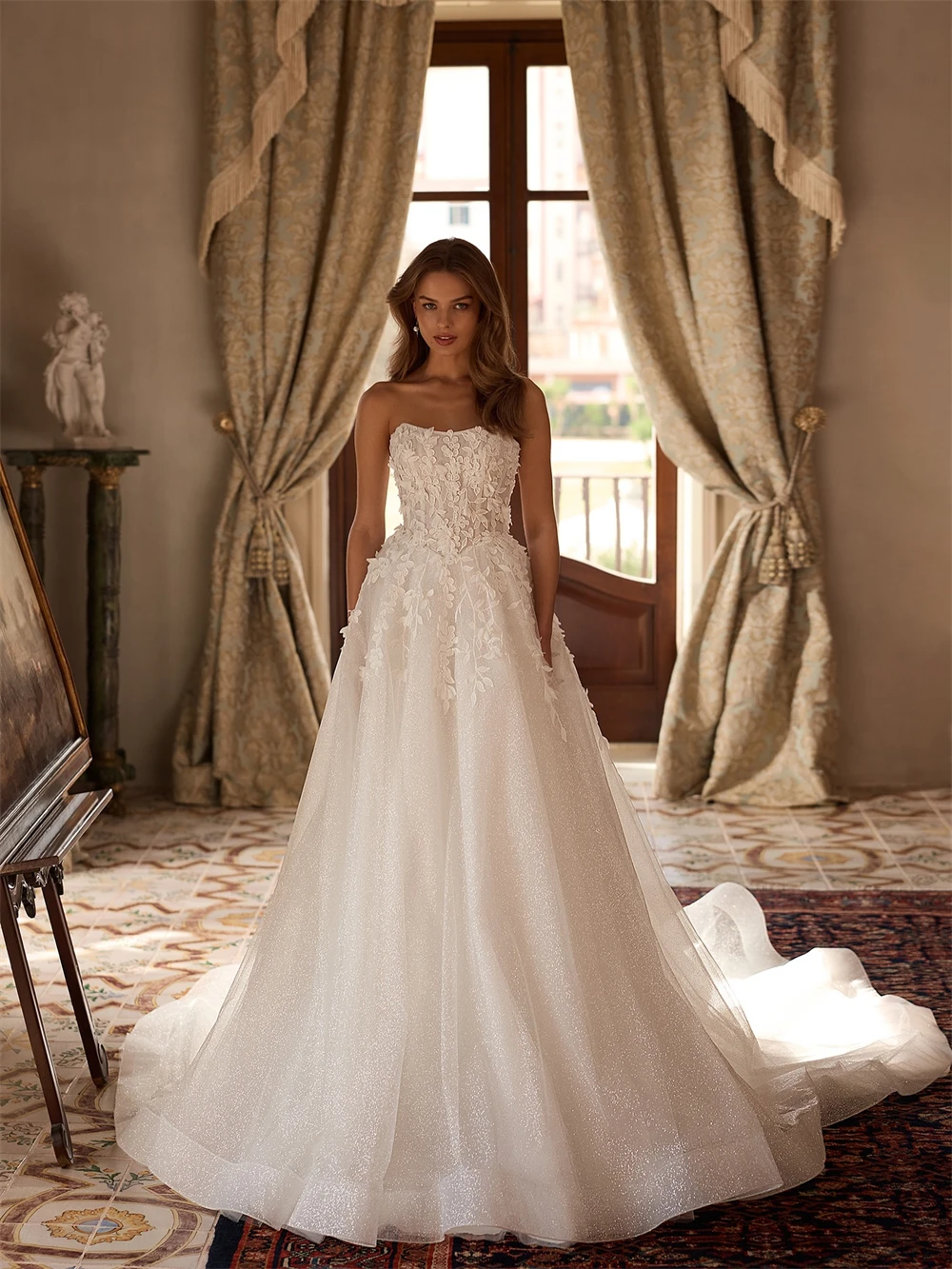 

Customized Sexy White Organza Wedding Dress Soft Strapless Sleeveless Bridal Gowns Classic A-Line Chapel Train Vestido De Novia