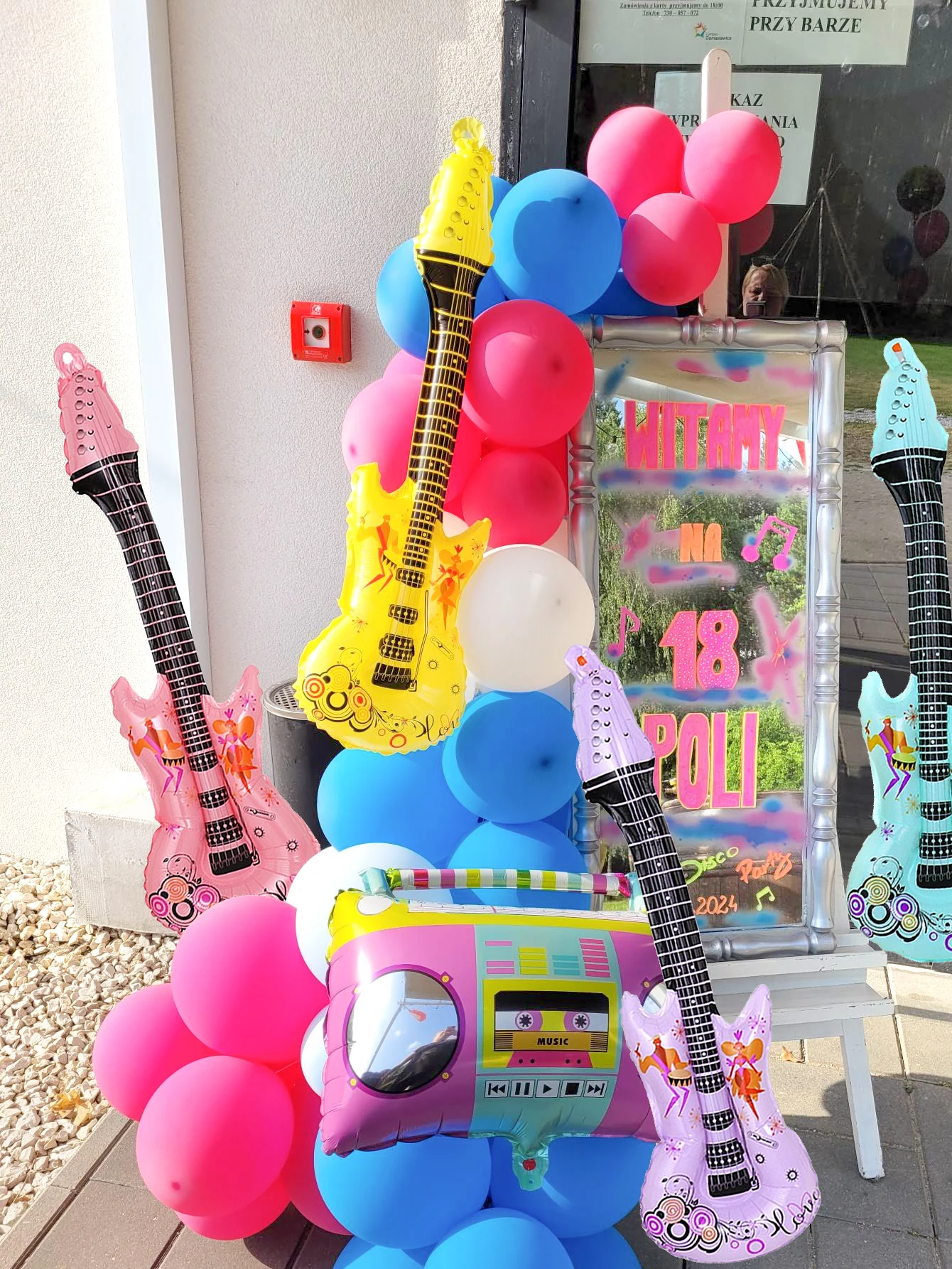1 Stück/5 Stück Folienballons in Form einer Rockgitarre, geeignet für Disco-Partys, Geburtstage, Musikveranstaltungen, Babypartys. – Detail 6