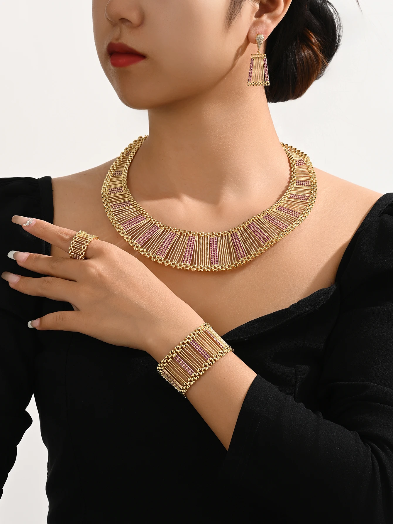 

5 шт./компл. комплект украшений из 18-каратного золота - изысканный женский оригинальный стиль - смелое и уникальное колье, серьги, браслет, кольцо