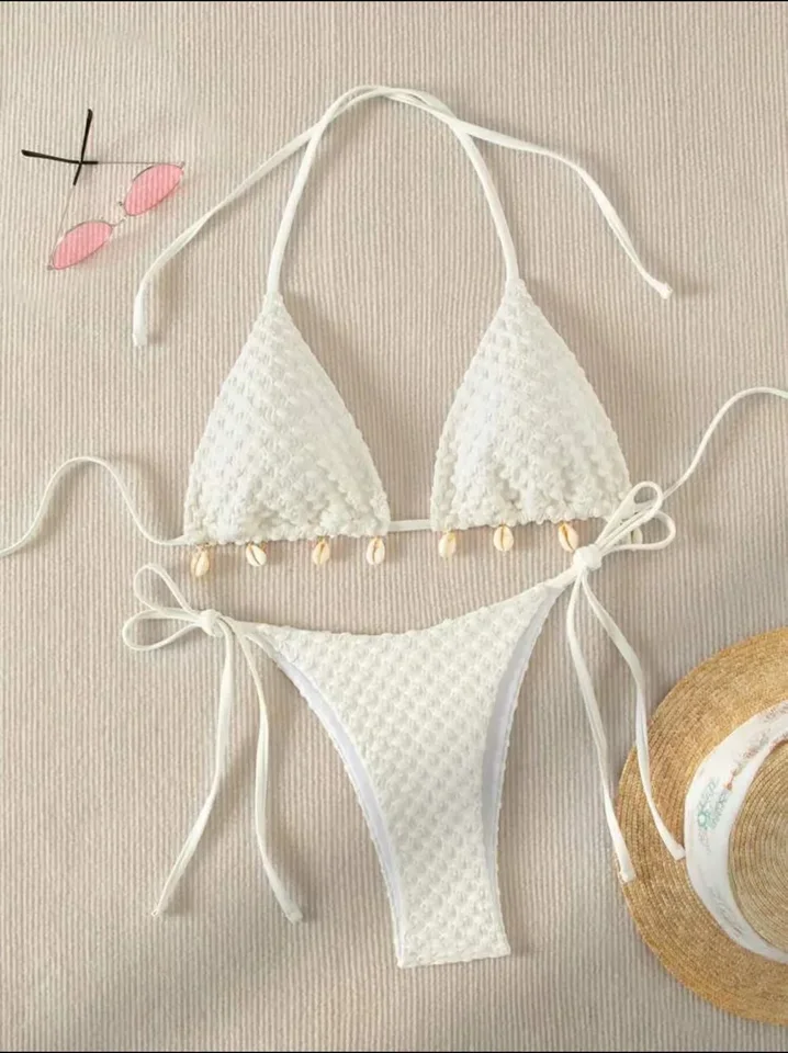 Bikini blanco Sexy para mujer, traje de baño de diseñador de Metal con realce de encaje Halter, traje de baño brasileño con Tanga lateral y lazo 2024