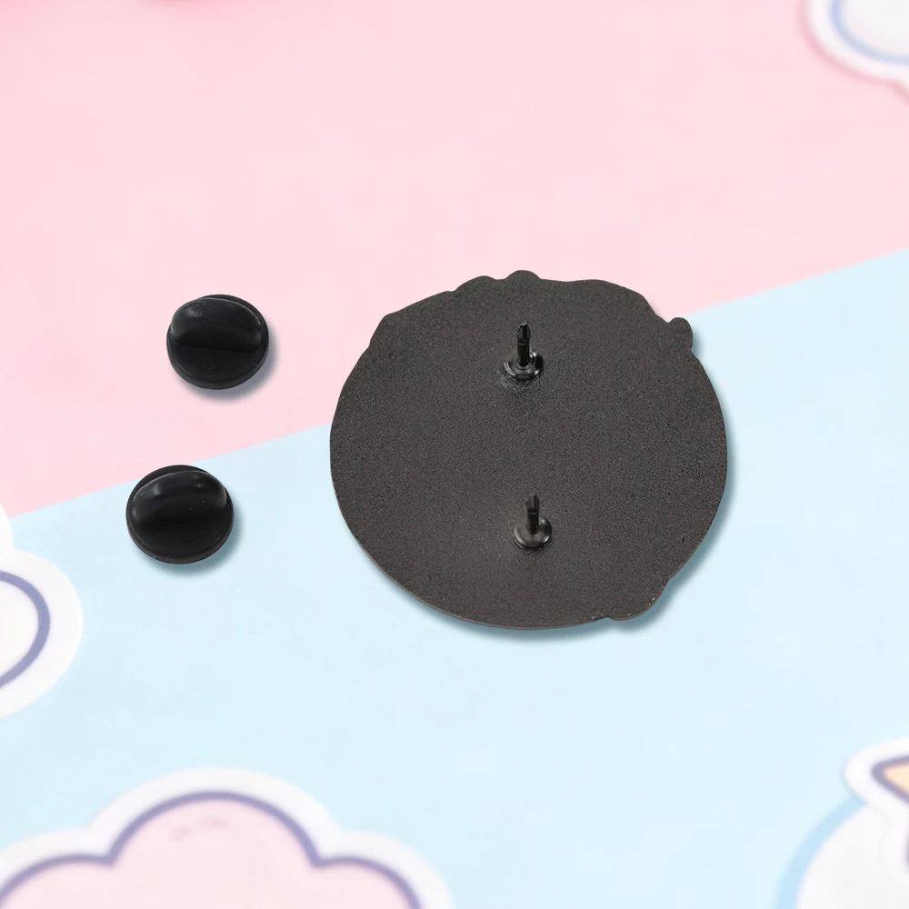 Band-Album-MV-Thema Emaille-Pins mit den Figuren Gumi und der Sängerin, Broschen für Rucksäcke, Hüte, Abzeichen, Accessoires, Fan-Geschenke – Detail 13