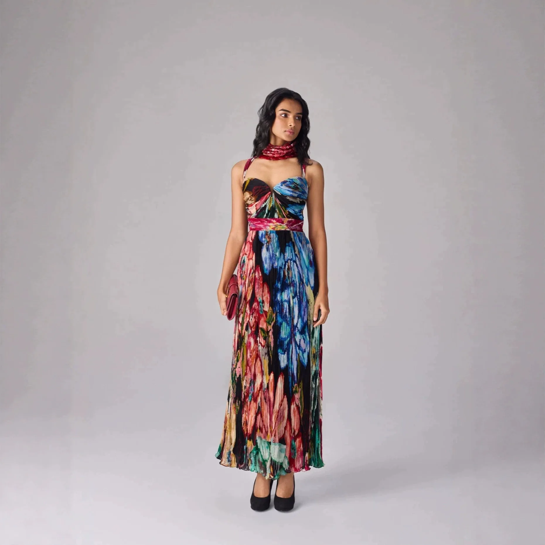 26 Autumn. Collection: Elegant And Fashionable Pleated Suspend Clothes With A Chained Waist, Mid-length Style, 96079 Femme