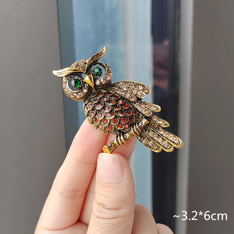 New Cute Blue Cat Brooch Korean Rhinestone Brooches For Women Gold Color Alloy Animal Pins Fashion Crystal Corsage Accessories