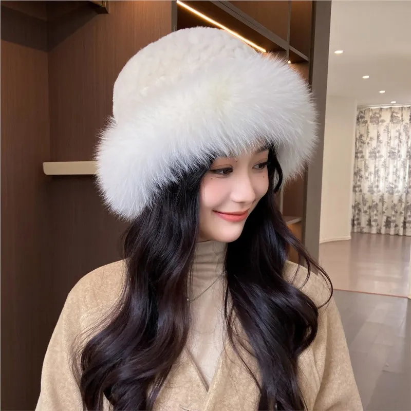 A fur hat for women to keep warm and versatile in winter making their faces small fisherman's ear-protecting basin
