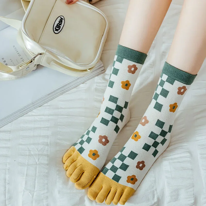 

Cute 5 Finger Socks Cartoon Women Toe Socks with Separate Fingers Cotton Mid Tube Five Finger Socks Sports Yoga