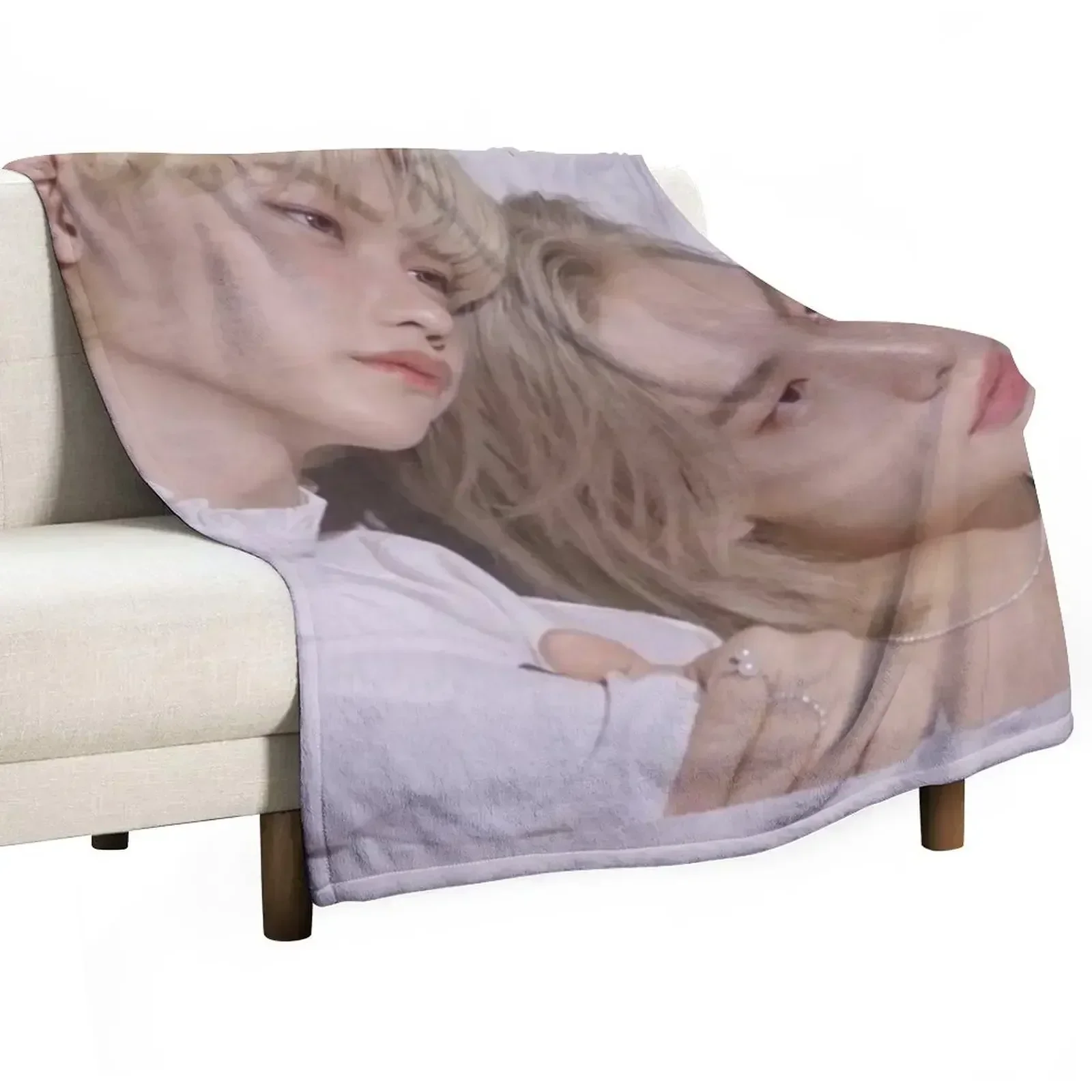 Hyunjin and Felix Throw Blanket Weighted warm for winter Camping Bed Fashionable Picnic sofa bed Blankets