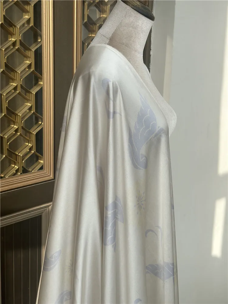 

1 meter 95% Mulberry Silk 5% Spandex 20 momme Charmeuse Silk Fabric White Pigeon Printed 140cm 55" wide by the yard JJ661