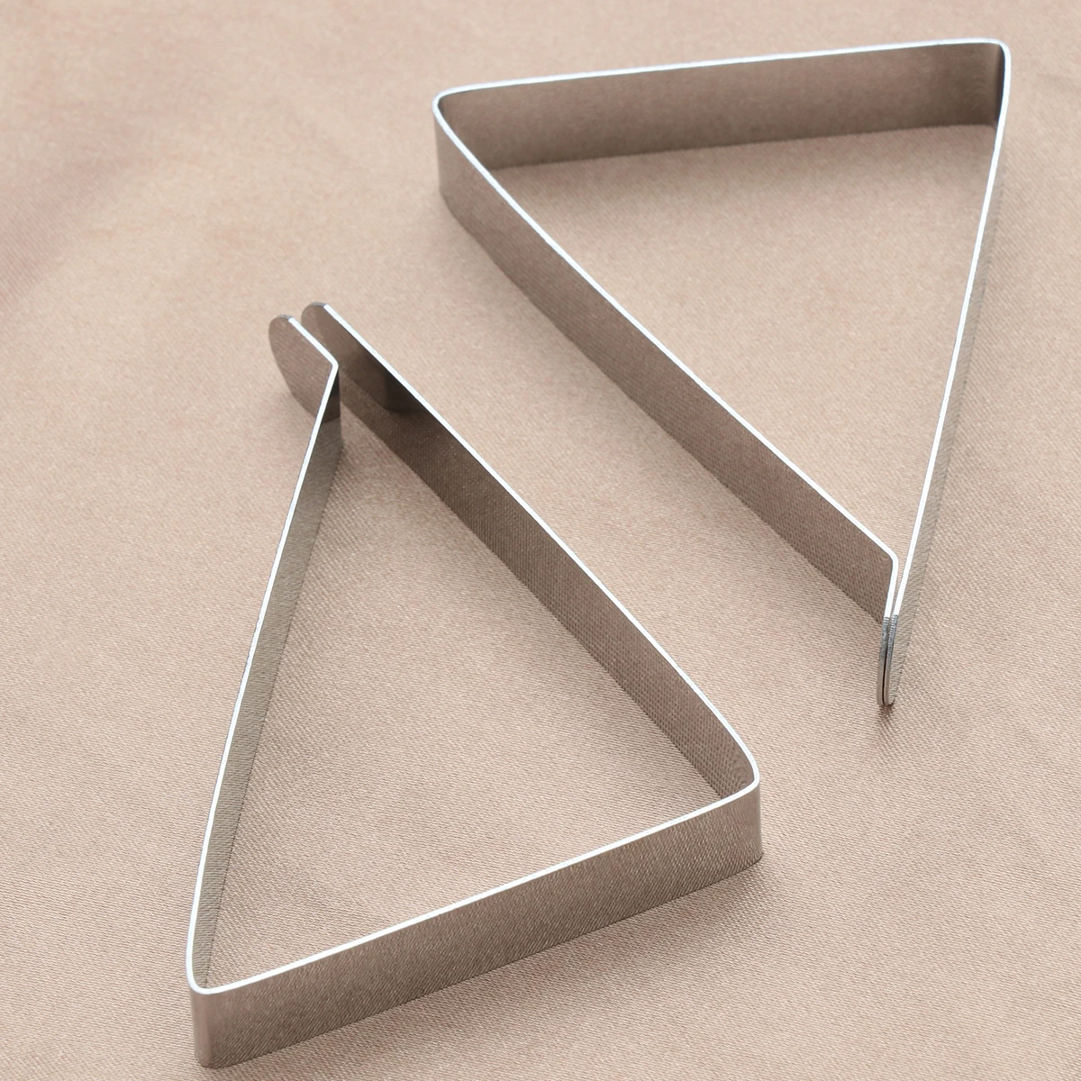 

6 pcs 5Cm Stainless Steel Triangle Tablecloth Clips Adjustable Windproof Table Cover Holders For Picnic Wedding Party