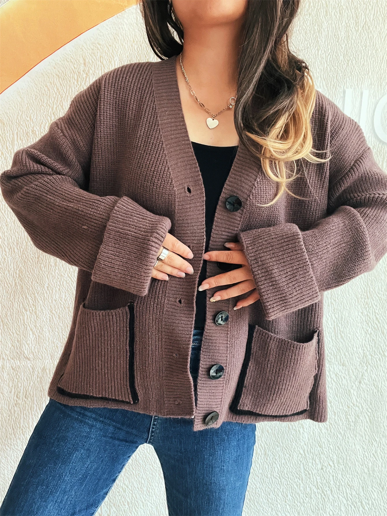 Kardigan Leher Bulat Lengan Panjang Pakaian Musim Gugur Musim Dingin Dekorasi Kancing Longgar Gaya Komuter Pakaian Rajut Wanita dengan Bagian Depan Terbuka