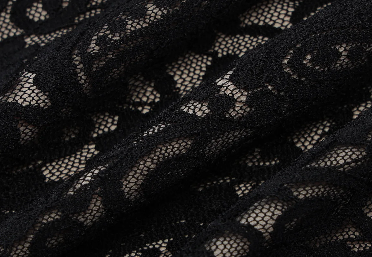 بدلة يوجا مثيرة من الدانتيل مع رسن من كريسناس للنساء 2026 ملابس رياضية عميقة على شكل حرف V بدون ظهر بدلة قفز بطول الركبة للسيدات