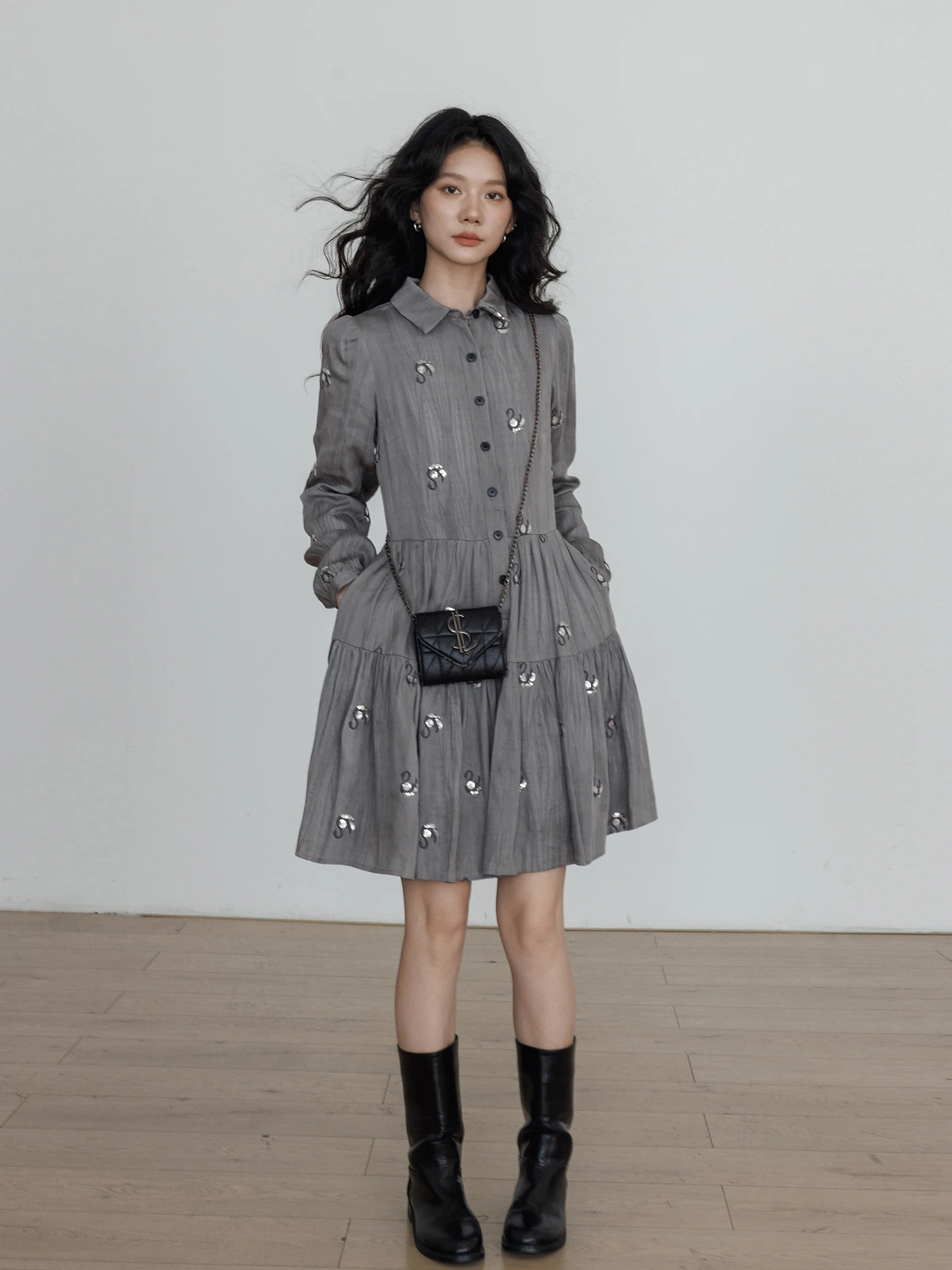 

Женское шелковое платье Vastand с вышивкой на воротнике, повседневный стиль, А-силуэт, короткая юбка, весна 2026, новая модная коллекция для города и офиса