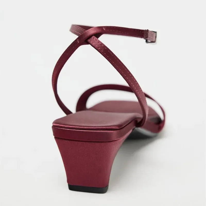 Sandales de luxe à talons chaton en Satin pour femmes, bout ouvert, boucle à la cheville, chaussures de vacances, concises, mode, chaussures de Banquet à talons