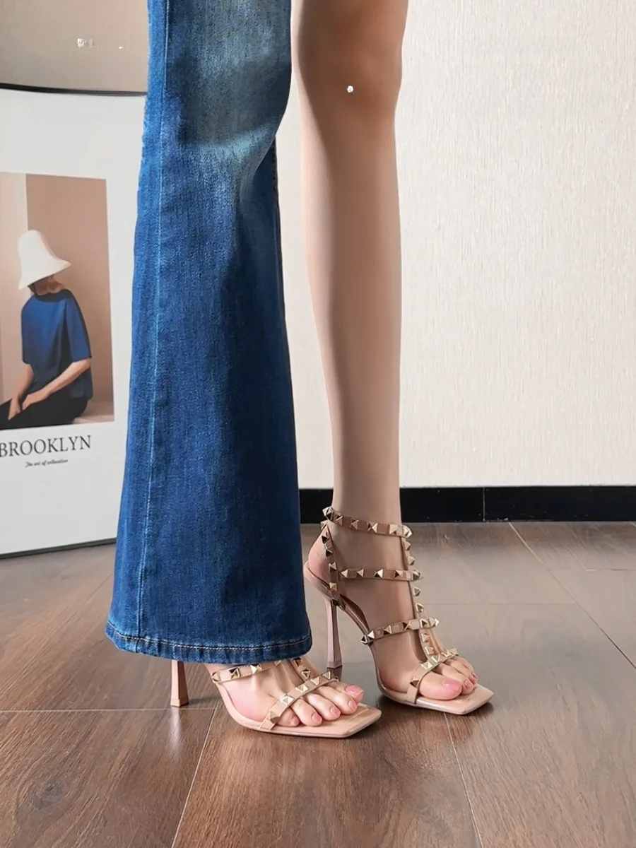 sandalias-de-tacon-alto-con-hebilla-y-remaches-band-li-nude-para-mujer-estilo-frances-sexy-de-verano-con-tacon-fino-y-punta-cuadrada-a-la-moda