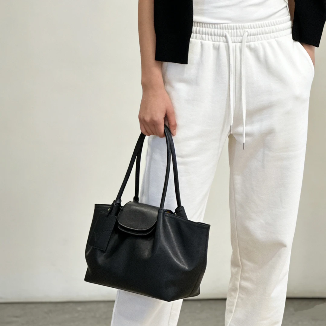 Mendy Genuine Leather Flap Tot - đánh giá và giá Luxury Bags With Silver Hardware