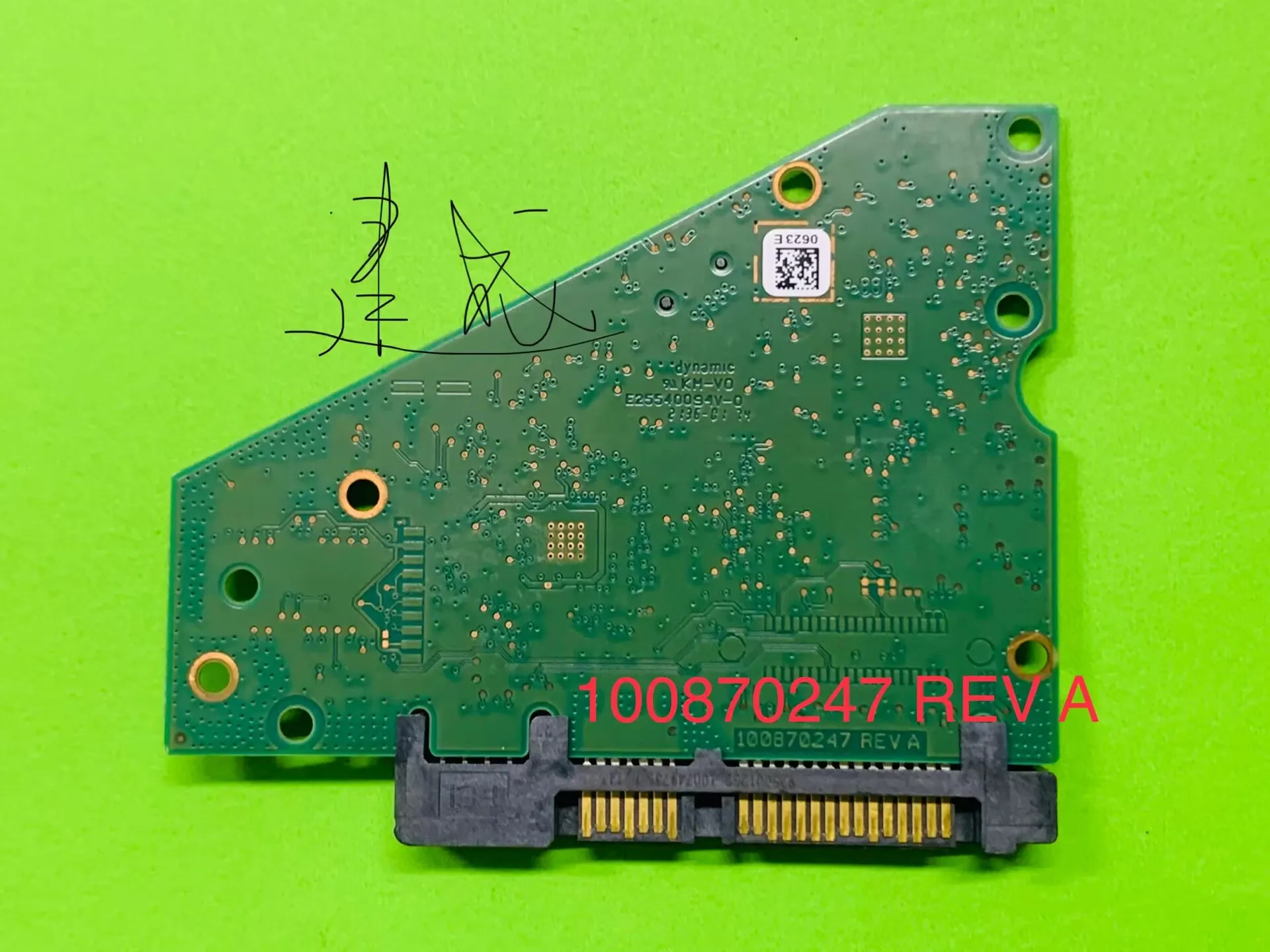 100870247 U. A. Eine elektrische Platine der Seagate-Festplatte (das Ersetzen der Leiterplatte erfordert den Austausch von Bios-Chips)