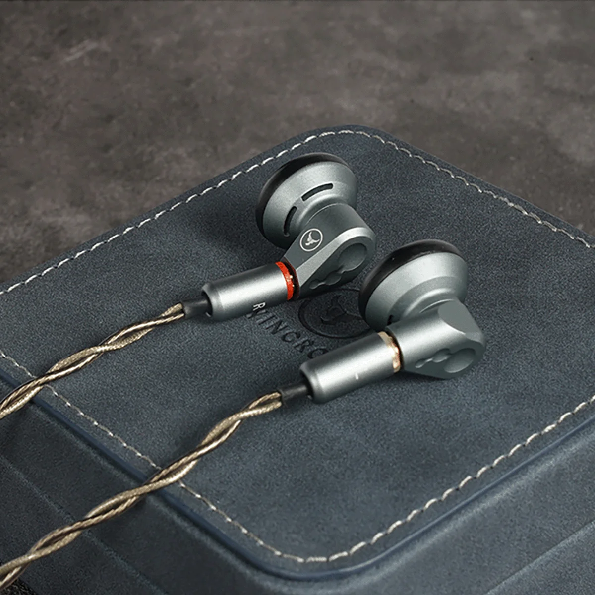 Yincrow Buffalo In-ear Earphone 15.3mm Topclass Dynamic Driver IEM 3.5mm+4.4mm Plug MMCX Connector Music DJ Bass Earbud