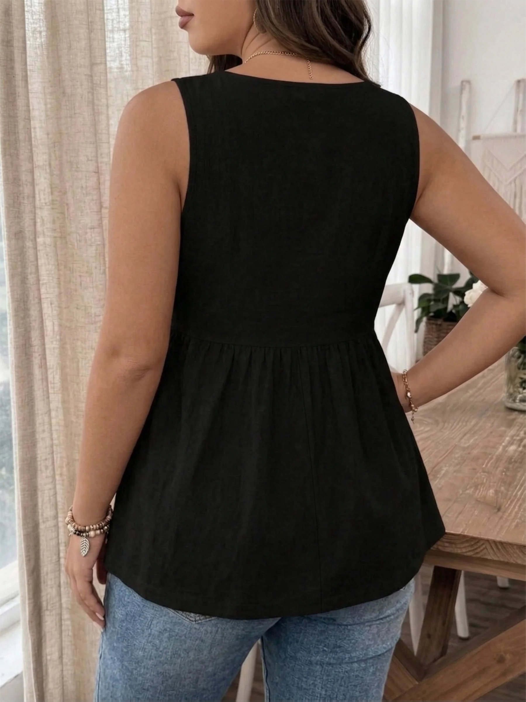 Stilvolles Plus-Size Damen-Tanktop mit Knopfdetails für mühelosen Mode-Look – Detail 4