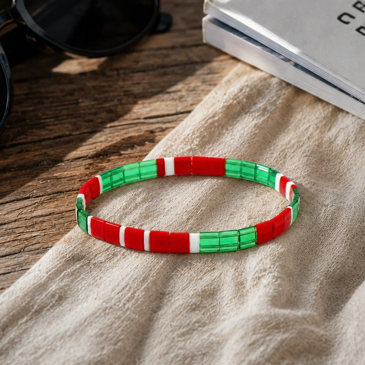1pc Unisex Multicolor Red Green White Geometric Glass Tile Bead Strand Bracelet Casual Sporty Color Block Wrist Jewelry