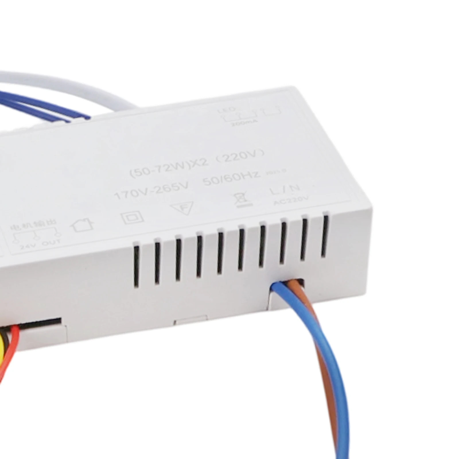 

Как показано на изображении Светодиодный потолочный вентилятор Удаленные варианты регулируемой скорости Передовые частотные технологии Всесезонные использование