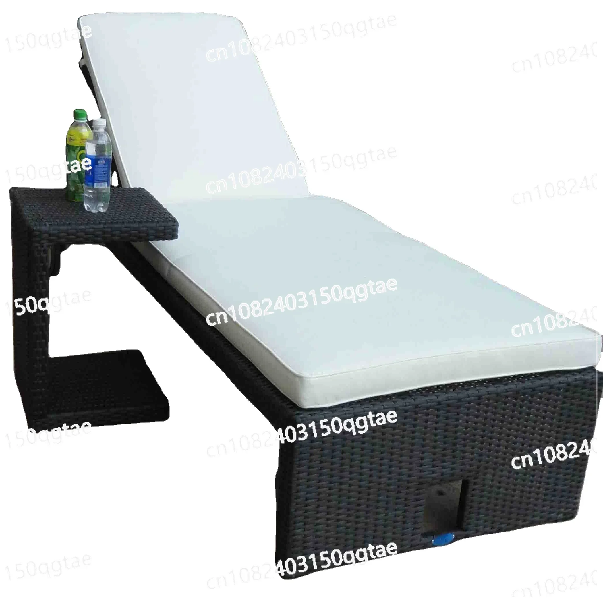 Synthetic Rattan Sunbed with Water Resistant Cushion