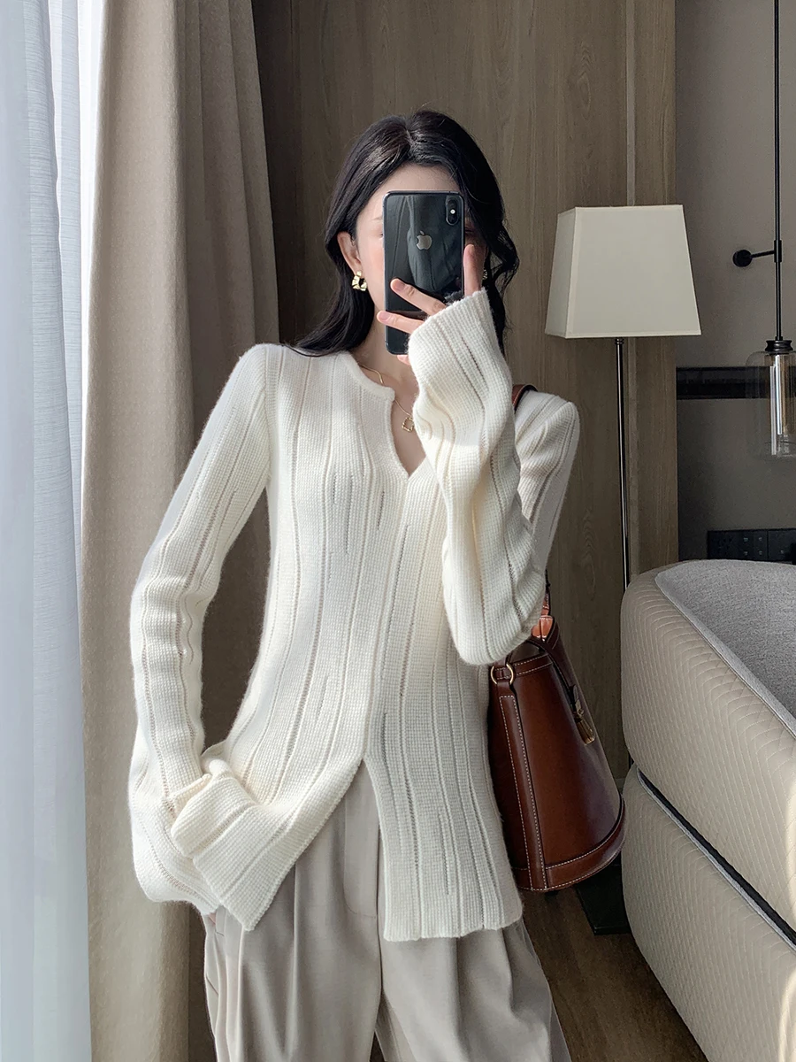 

FT Guoge White Knitted Sweater Women's Spring 2026 New Sle Casual Ele Versatile Overhead Top Ladies Faion
