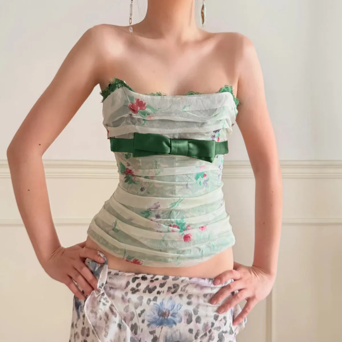 Summer style green lace trim netted top spliced plunging neckline suitable vacation wear elegant figure-hugging sexy charm Y2K