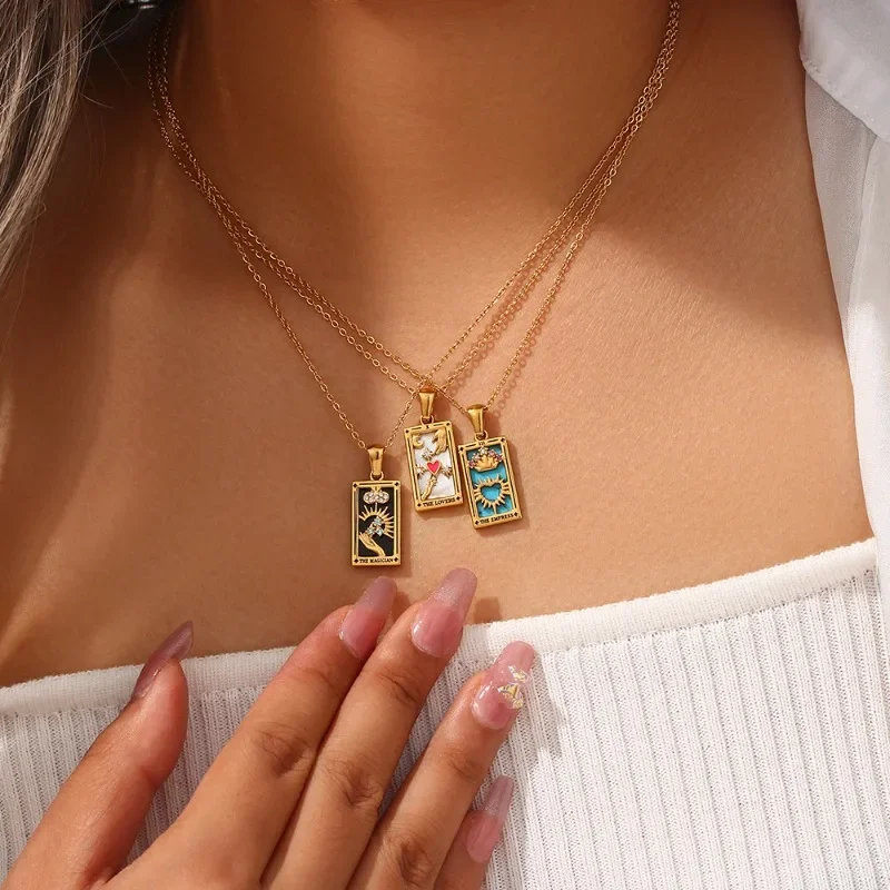 Fashion Retro Popular Popular Pendant Pendant Stainless Steel Rectangular Drop Oil Zircon Tarot Card Necklace